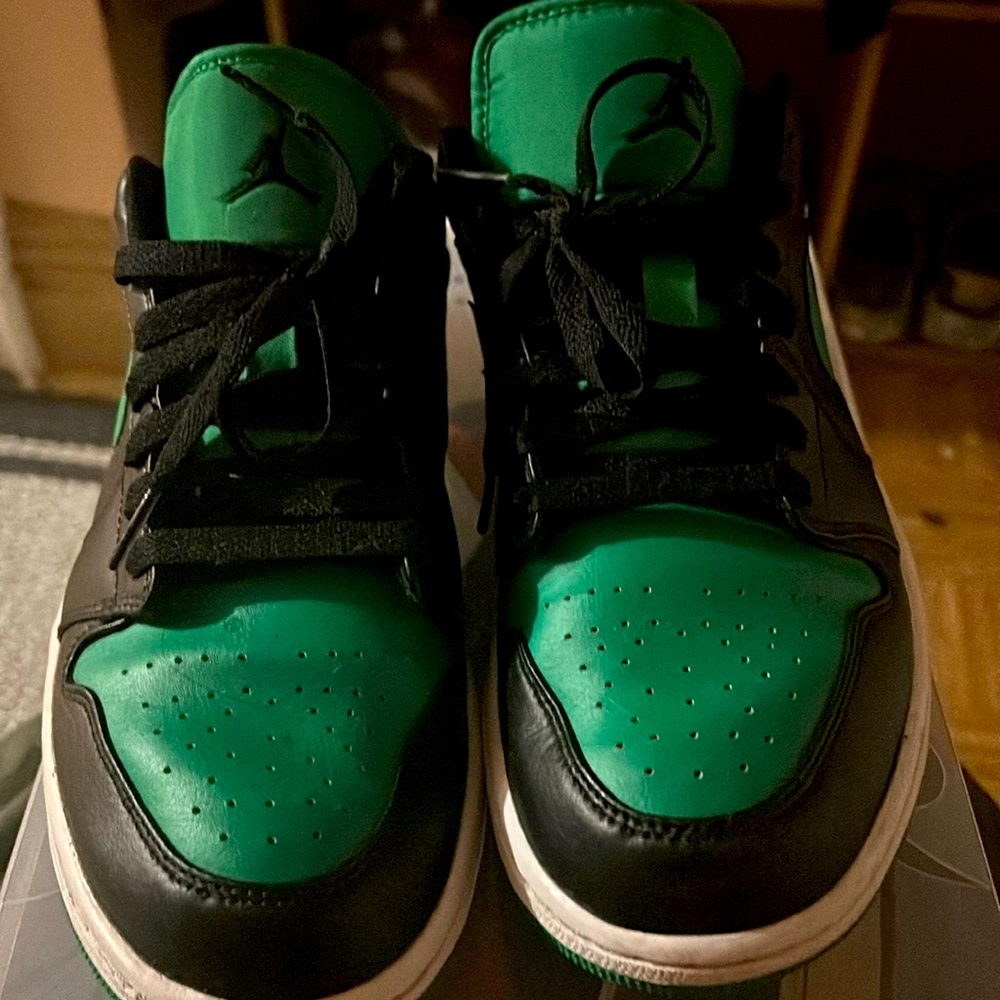 Jordan 1 low top “black lucky greens 🍀 “